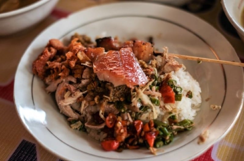 babi guling - 10 Makanan Khas Bali yang Mendunia dan Terkenal | Kuliner Bali Lezat
