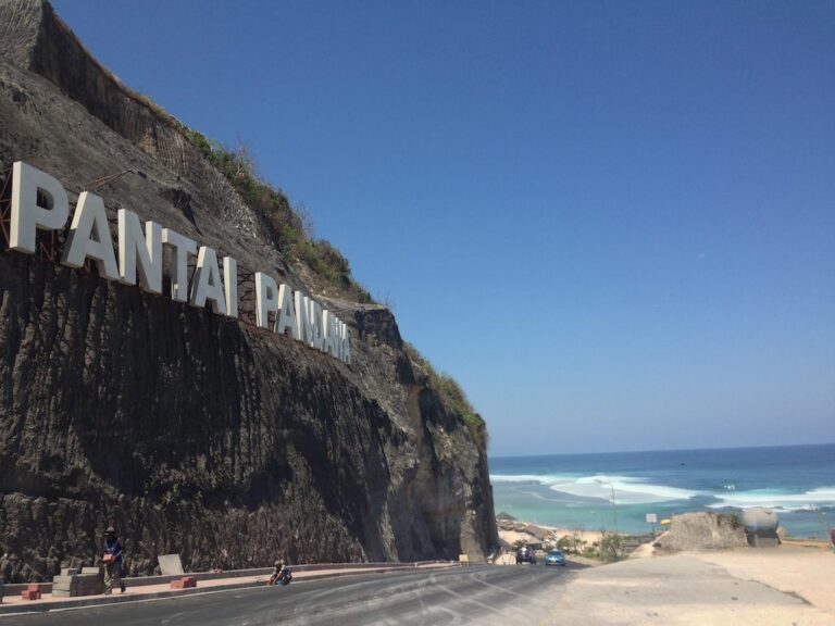 pantai pandawa bali rental motor